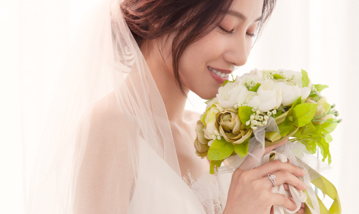 求婚戒戴法需戴在左手無名指上，體現不朽的深愛。
